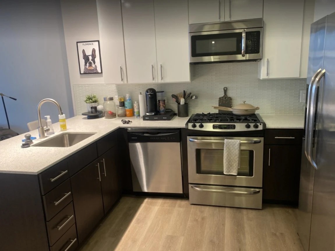 Spotless apartment kitchen deep cleaned by Splash Maids in Toronto
