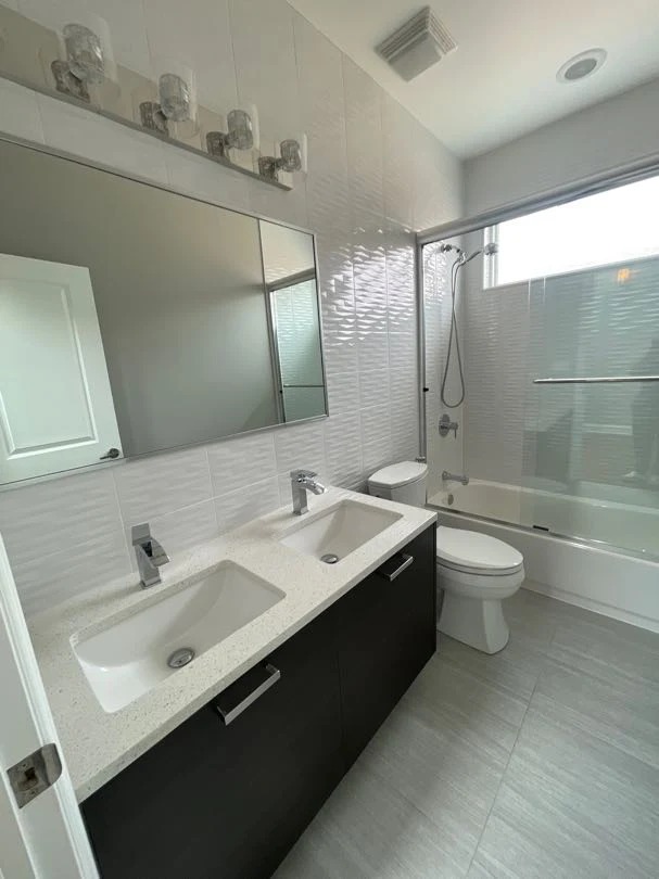 Pristine master ensuite vanity double sink deep cleaned by Splash Maids
